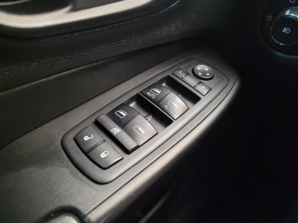 2019 Jeep Cherokee in Fairfield, OH 45014 - 18133001 27