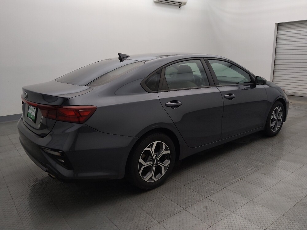 2019 Kia Forte in Live Oak, TX 78233 - 18133016 10