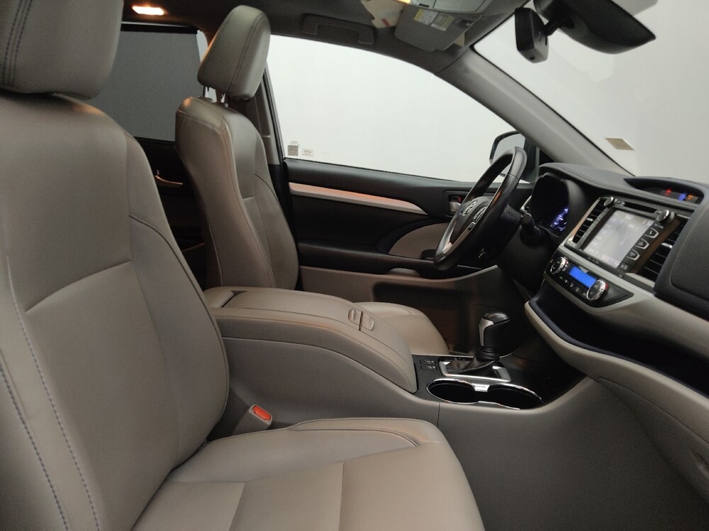 2019 Toyota Highlander in Columbus, GA 31909 - 18133027 21