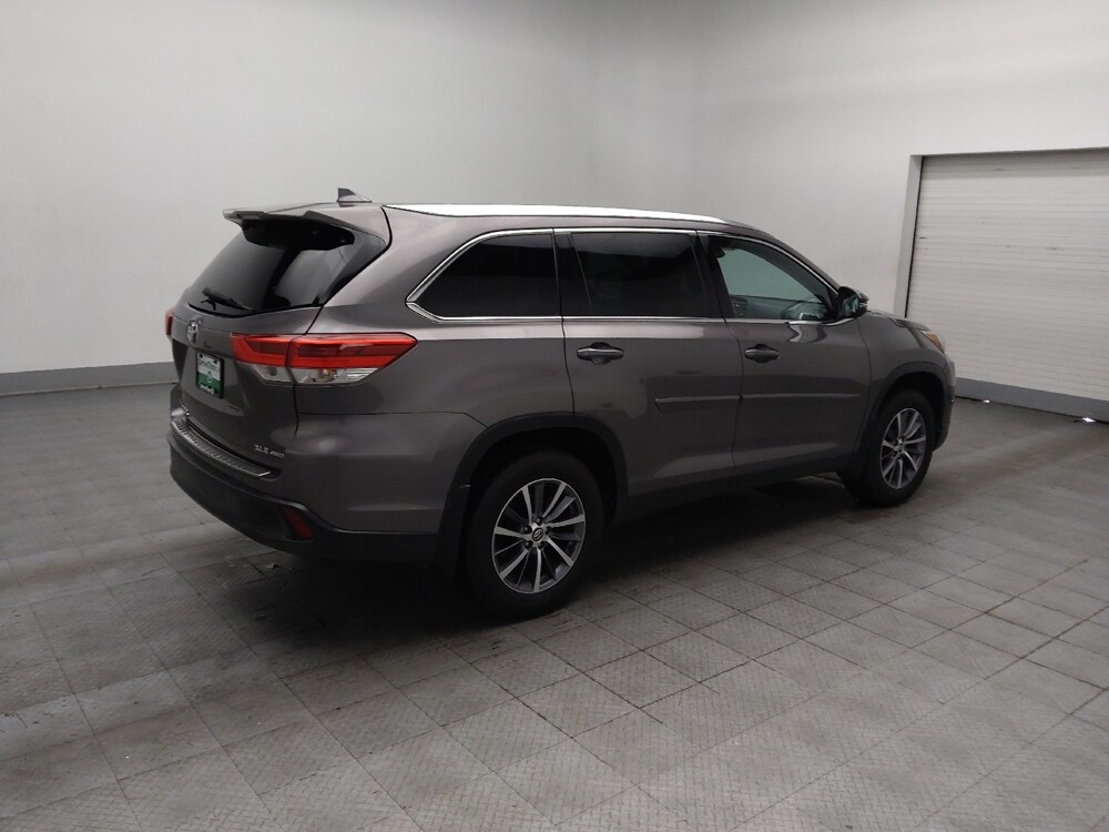 2019 Toyota Highlander in Columbus, GA 31909 - 18133027 10