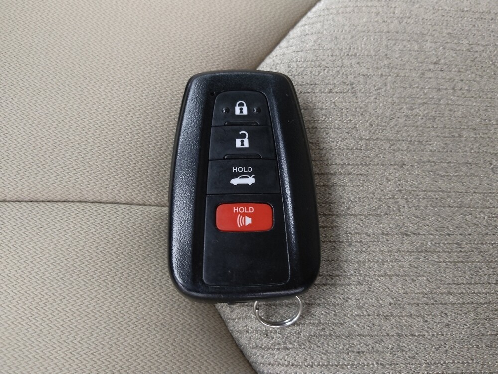 2021 Toyota Camry in Independence, MO 64055 - 18133029 32