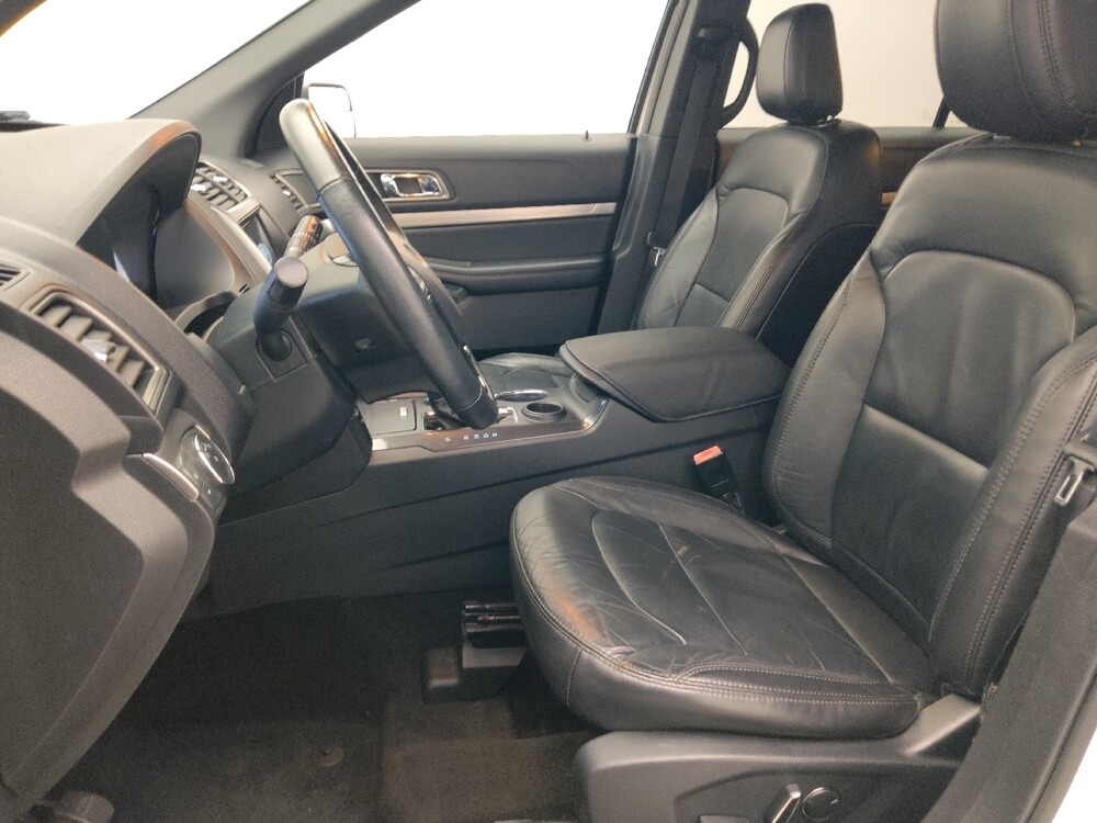 2018 Ford Explorer in Orlando, FL 32808 - 18133055 17