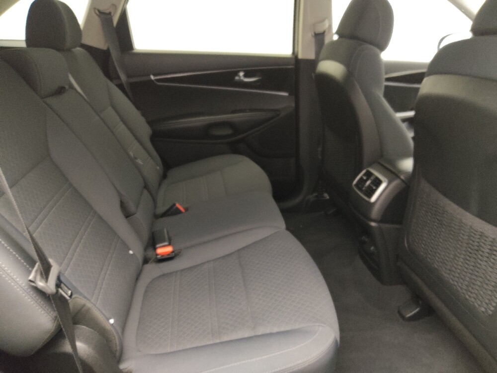 2017 Kia Sorento in Orlando, FL 32808 - 18133057 19