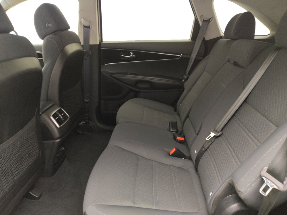 2017 Kia Sorento in Orlando, FL 32808 - 18133057 18