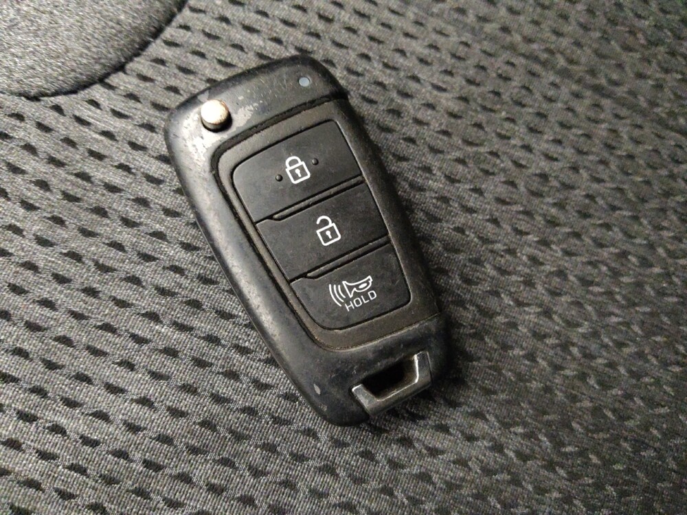 2021 Hyundai Santa Fe in Glendale, AZ 85301 - 18133086 32