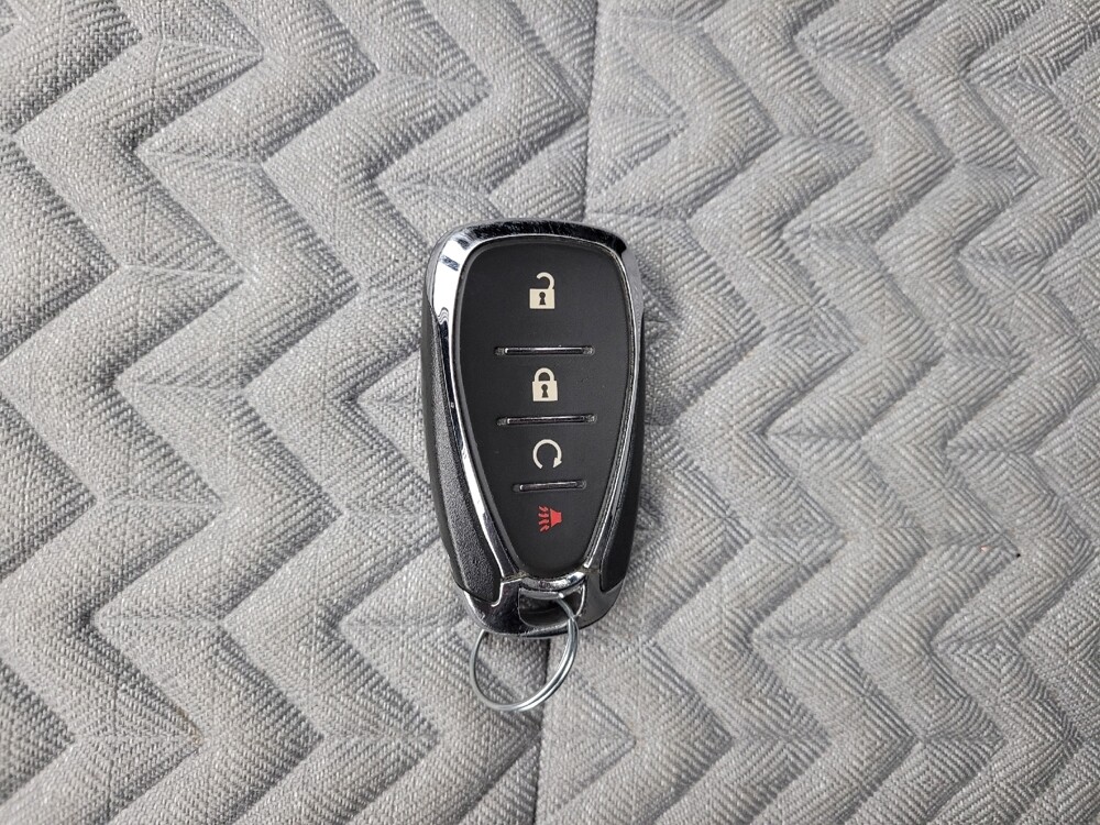 2024 Chevrolet Equinox in Eastpointe, MI 48021 - 18133095 32