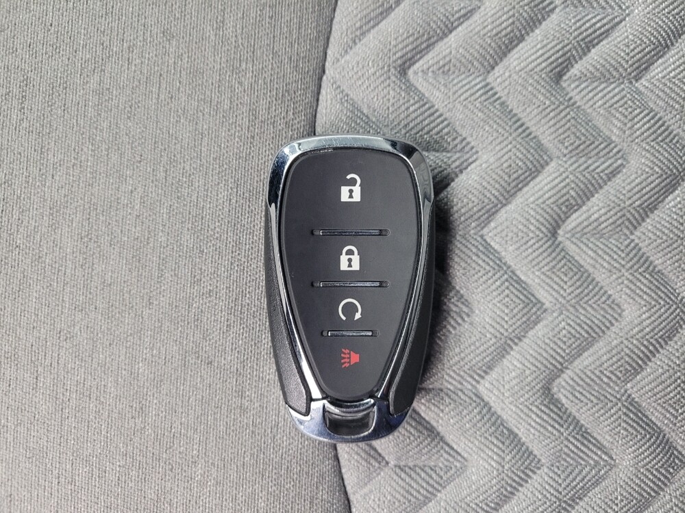 2024 Chevrolet Equinox in Eastpointe, MI 48021 - 18133096 32