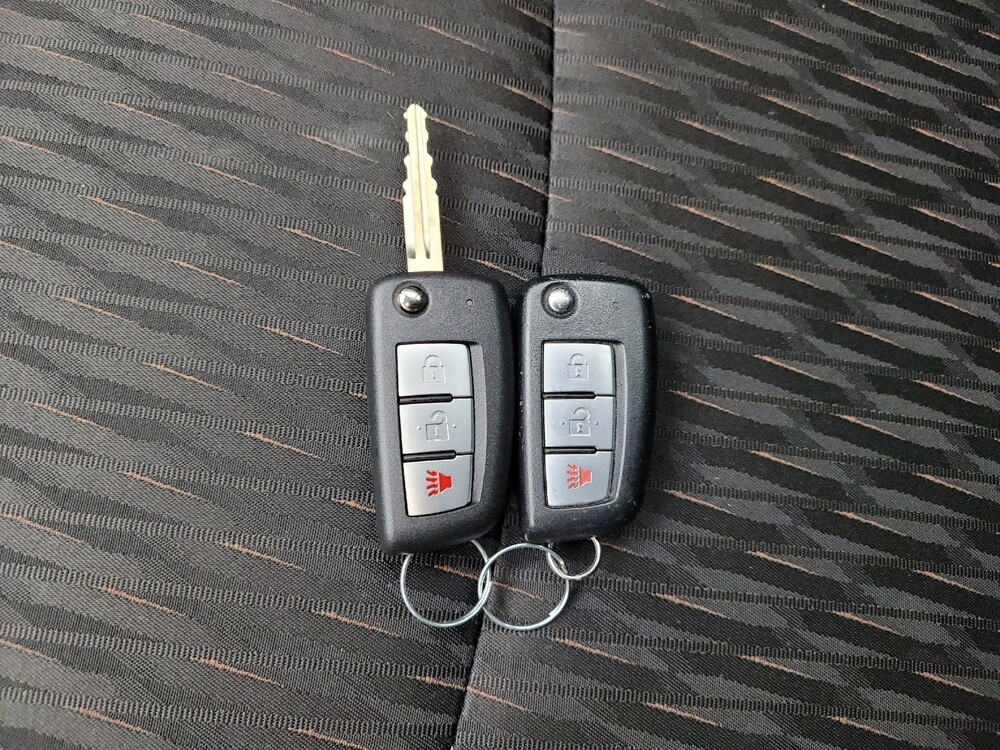 2019 Nissan Rogue in Eastpointe, MI 48021 - 18133104 32