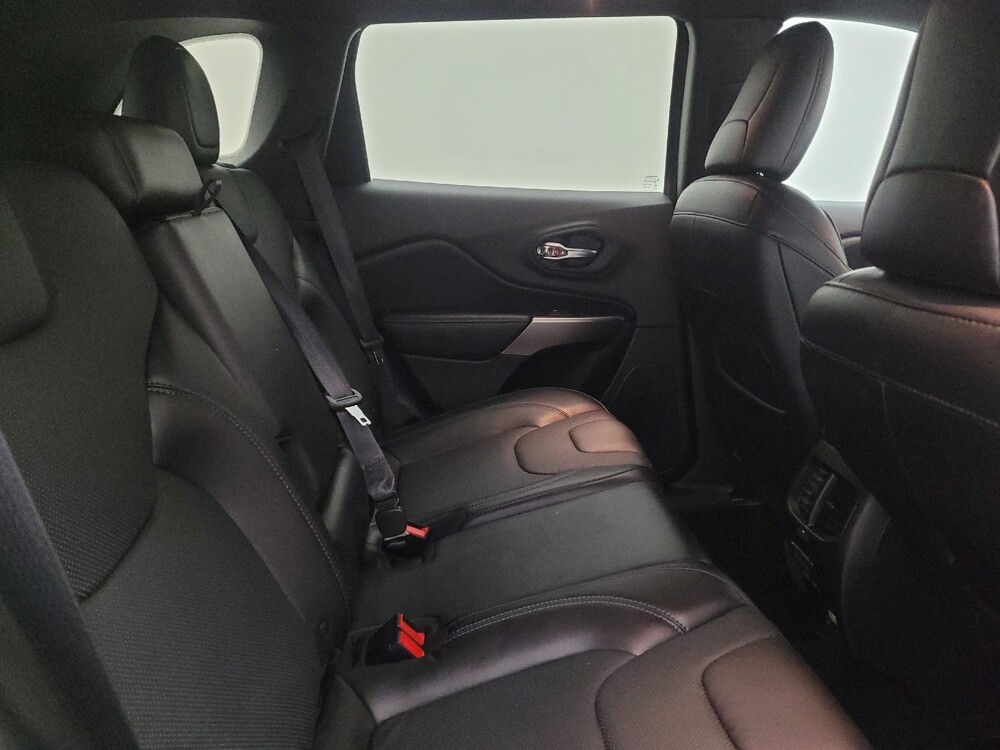 2019 Jeep Cherokee in Fairfield, OH 45014 - 18133106 19