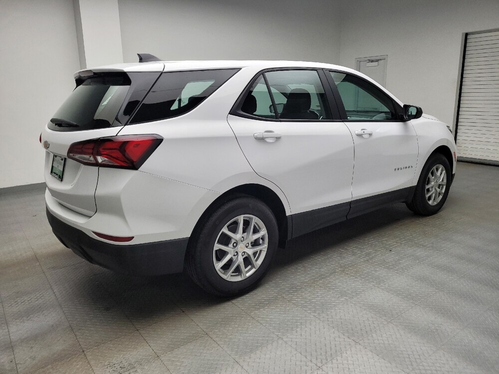 2024 Chevrolet Equinox in Eastpointe, MI 48021 - 18133108 10