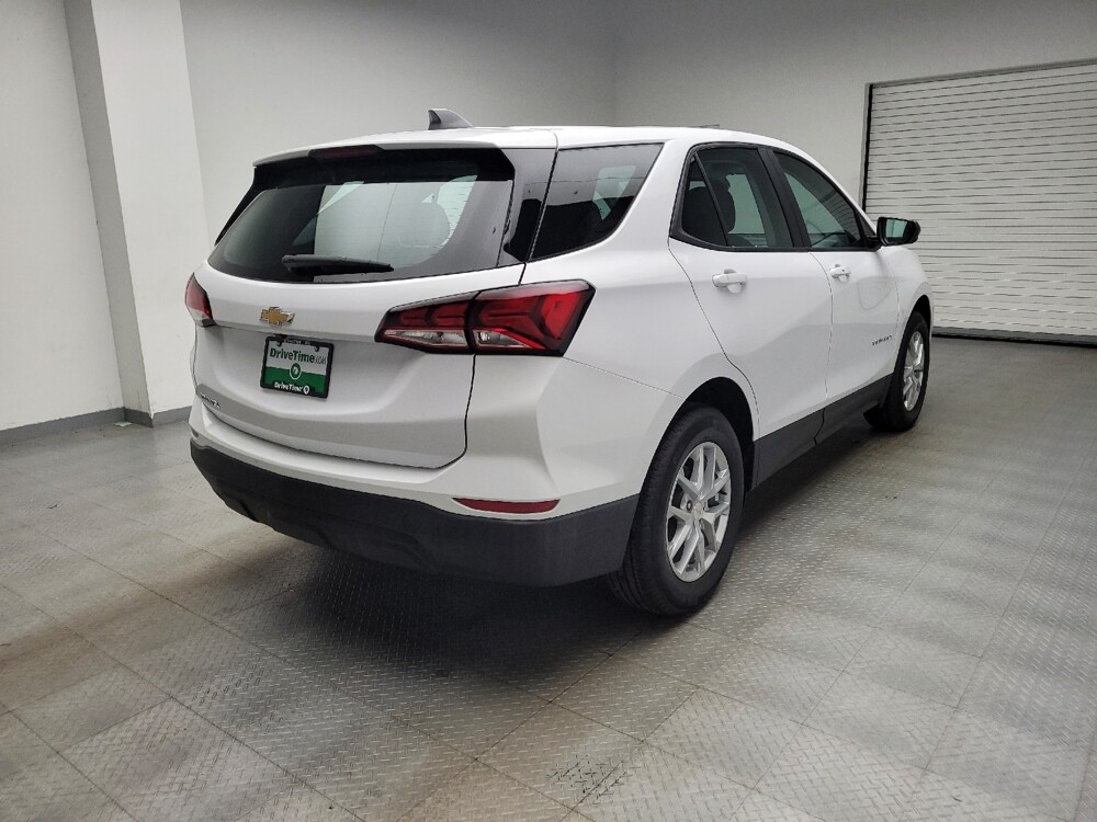 2024 Chevrolet Equinox in Eastpointe, MI 48021 - 18133108 9