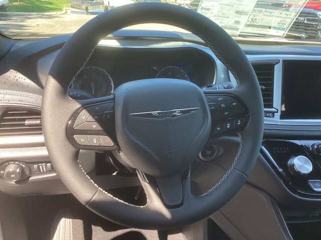 2026 Chrysler Pacifica in Bedford, OH 44146 - 18133132 9
