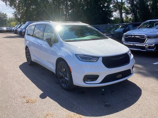 2026 Chrysler Pacifica in Bedford, OH 44146 - 18133132 4
