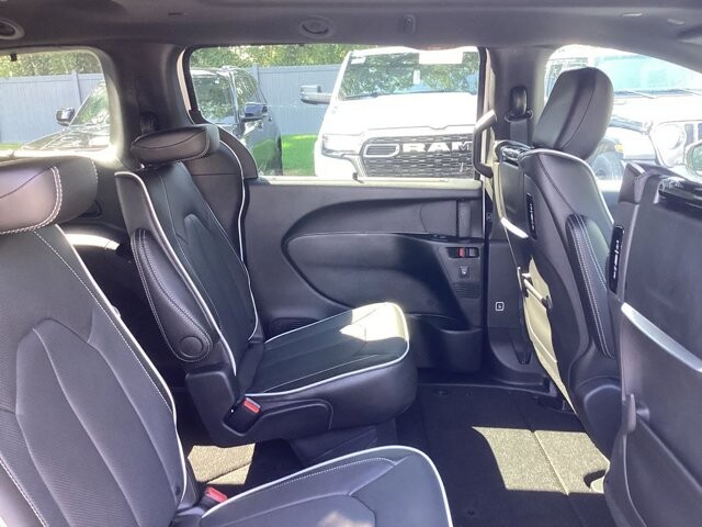 2026 Chrysler Pacifica in Bedford, OH 44146 - 18133132 17