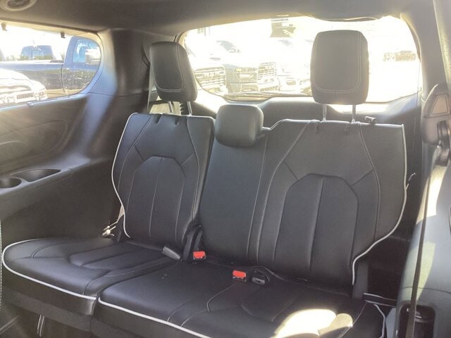 2026 Chrysler Pacifica in Bedford, OH 44146 - 18133132 16