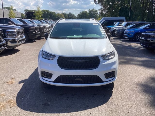 2026 Chrysler Pacifica in Bedford, OH 44146 - 18133132 2