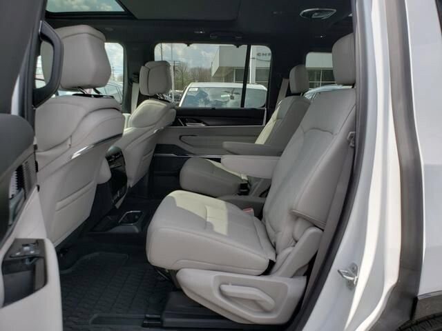 2026 Jeep Grand Wagoneer in Bedford, OH 44146 - 18133134 8