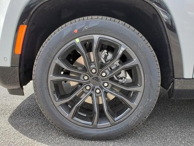 2026 Jeep Grand Wagoneer in Bedford, OH 44146 - 18133134 12
