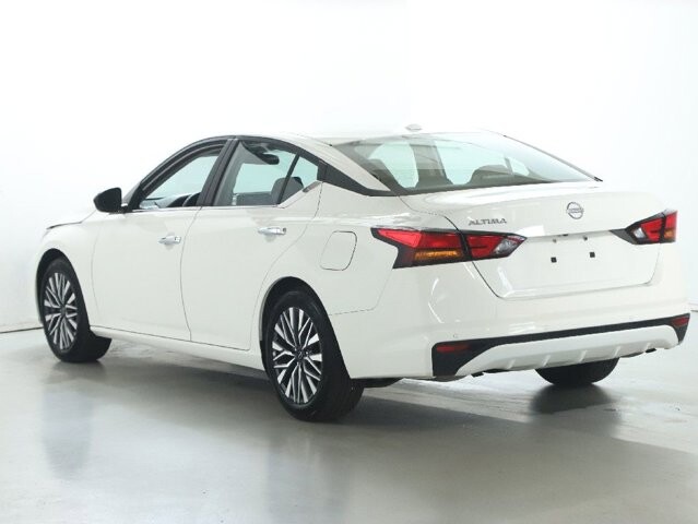 2025 Nissan Altima in Bedford, OH 44146 - 18133147 39