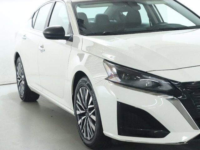 2025 Nissan Altima in Bedford, OH 44146 - 18133147 8