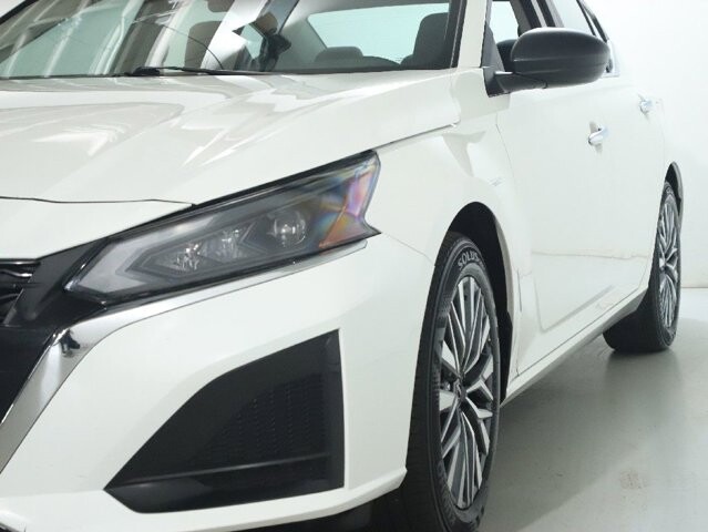 2025 Nissan Altima in Bedford, OH 44146 - 18133147 4