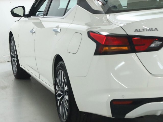 2025 Nissan Altima in Bedford, OH 44146 - 18133147 40