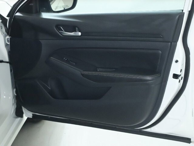 2025 Nissan Altima in Bedford, OH 44146 - 18133147 32
