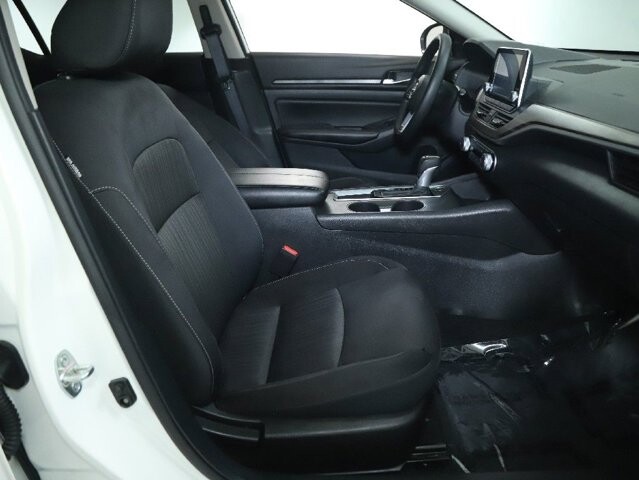 2025 Nissan Altima in Bedford, OH 44146 - 18133147 33
