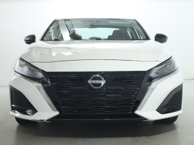 2025 Nissan Altima in Bedford, OH 44146 - 18133147 5