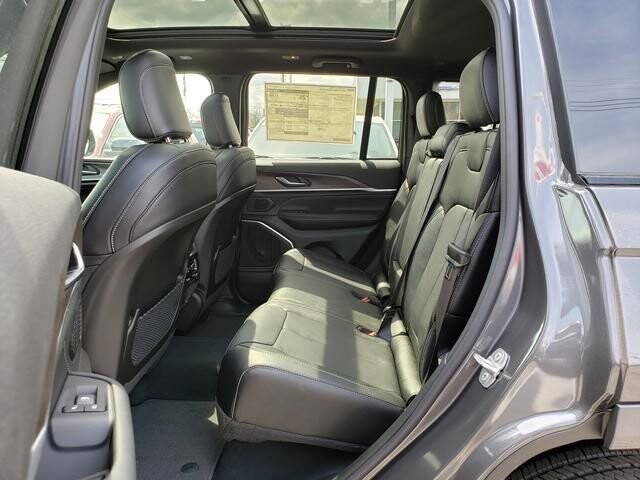 2026 Jeep Grand Cherokee in Bedford, OH 44146 - 18133156 8