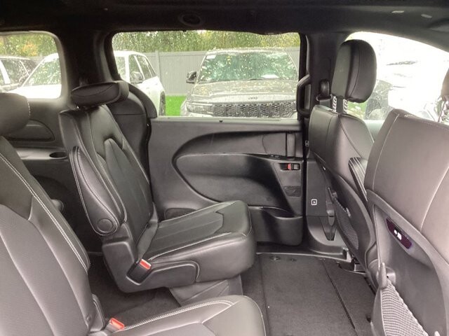 2026 Chrysler Pacifica in Bedford, OH 44146 - 18133158 18