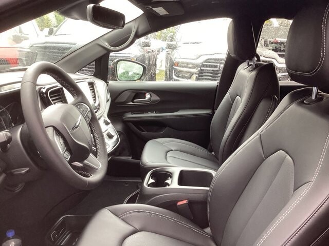 2026 Chrysler Pacifica in Bedford, OH 44146 - 18133158 13