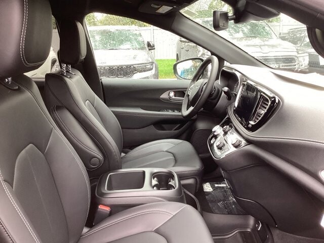 2026 Chrysler Pacifica in Bedford, OH 44146 - 18133158 19