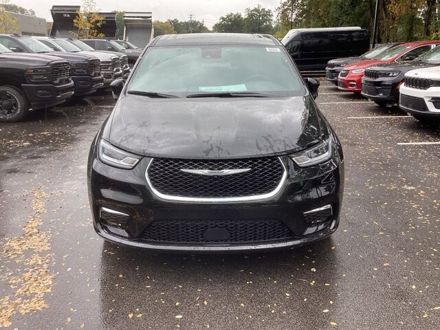 2026 Chrysler Pacifica in Bedford, OH 44146 - 18133158 2