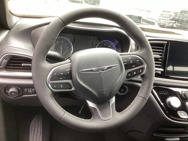 2026 Chrysler Pacifica in Bedford, OH 44146 - 18133158 9