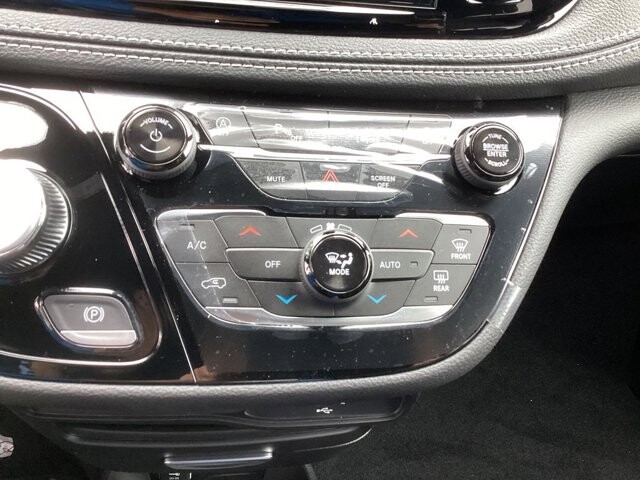 2026 Chrysler Pacifica in Bedford, OH 44146 - 18133158 11