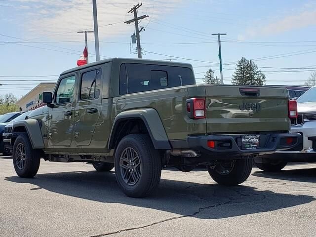 2026 Jeep Gladiator in Bedford, OH 44146 - 18133166 3