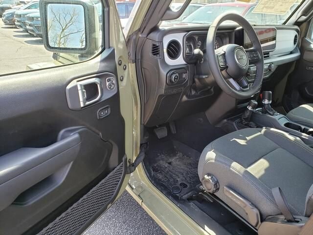 2026 Jeep Gladiator in Bedford, OH 44146 - 18133166 6
