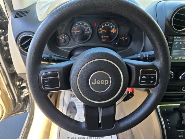 2014 Jeep Compass in Knoxville, TN 37912 - 18133172 6
