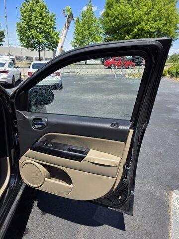 2014 Jeep Compass in Knoxville, TN 37912 - 18133172 10