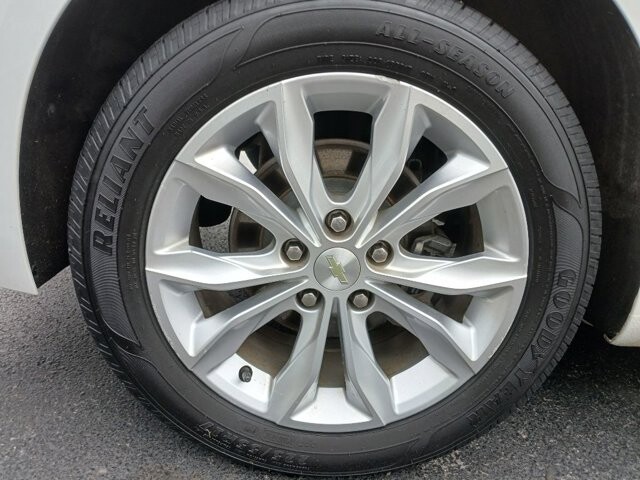 2019 Chevrolet Malibu in Knoxville, TN 37912 - 18133174 7