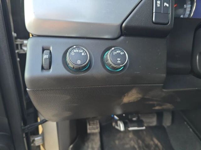 2017 Chevrolet Suburban in Wadena, MN 56482 - 18133186 28