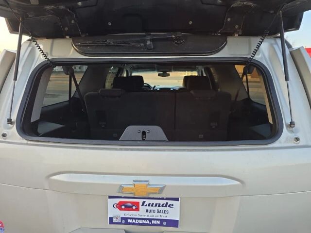 2017 Chevrolet Suburban in Wadena, MN 56482 - 18133186 6