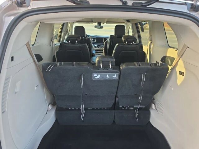 2018 Chrysler Pacifica in Wadena, MN 56482 - 18133187 16