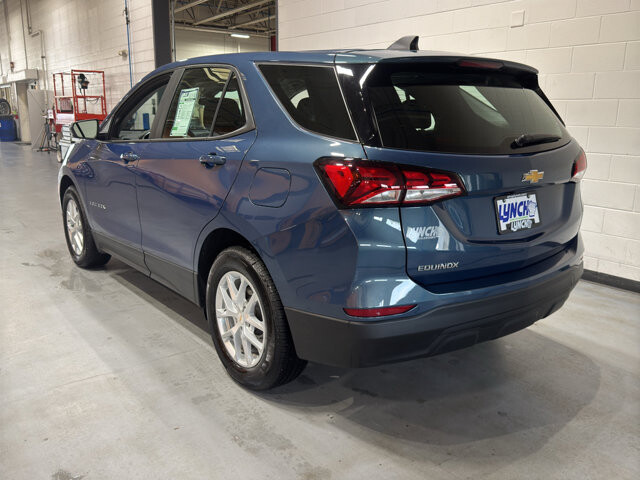 2024 Chevrolet Equinox in Burlington, WI 53105 - 18133199 3