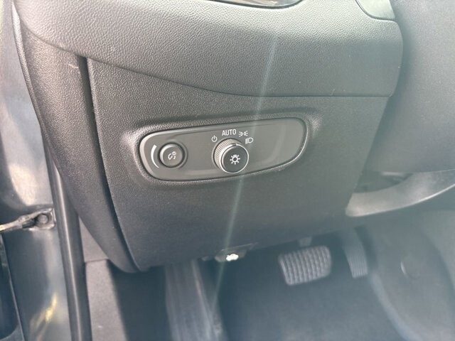 2018 Chevrolet Equinox in Marysville, OH 43040 - 18133201 18