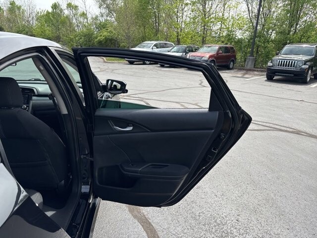 2018 Honda Civic in Marysville, OH 43040 - 18133203 32