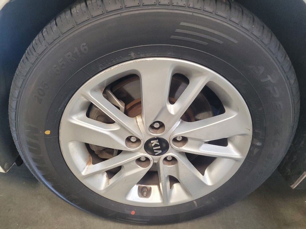 2018 Kia Optima in Montclair, CA 91763 - 18133215 31