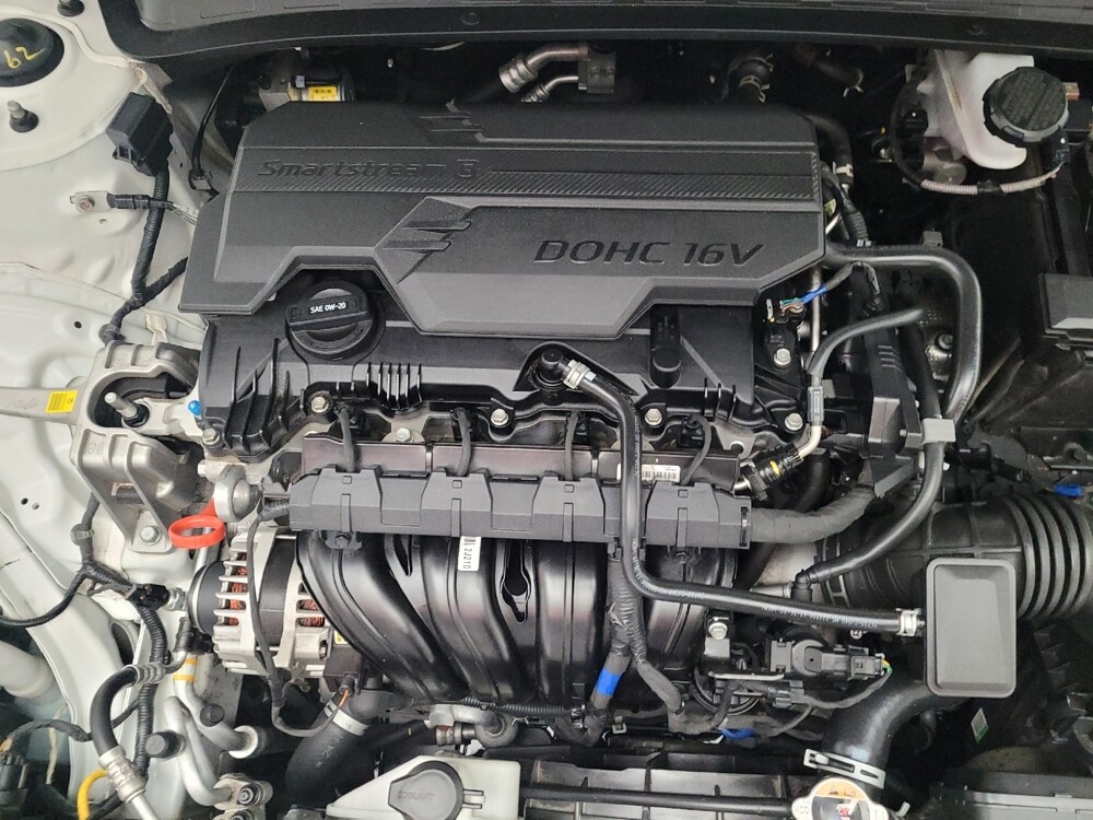 2024 Hyundai Elantra in Downey, CA 90241 - 18133223 30