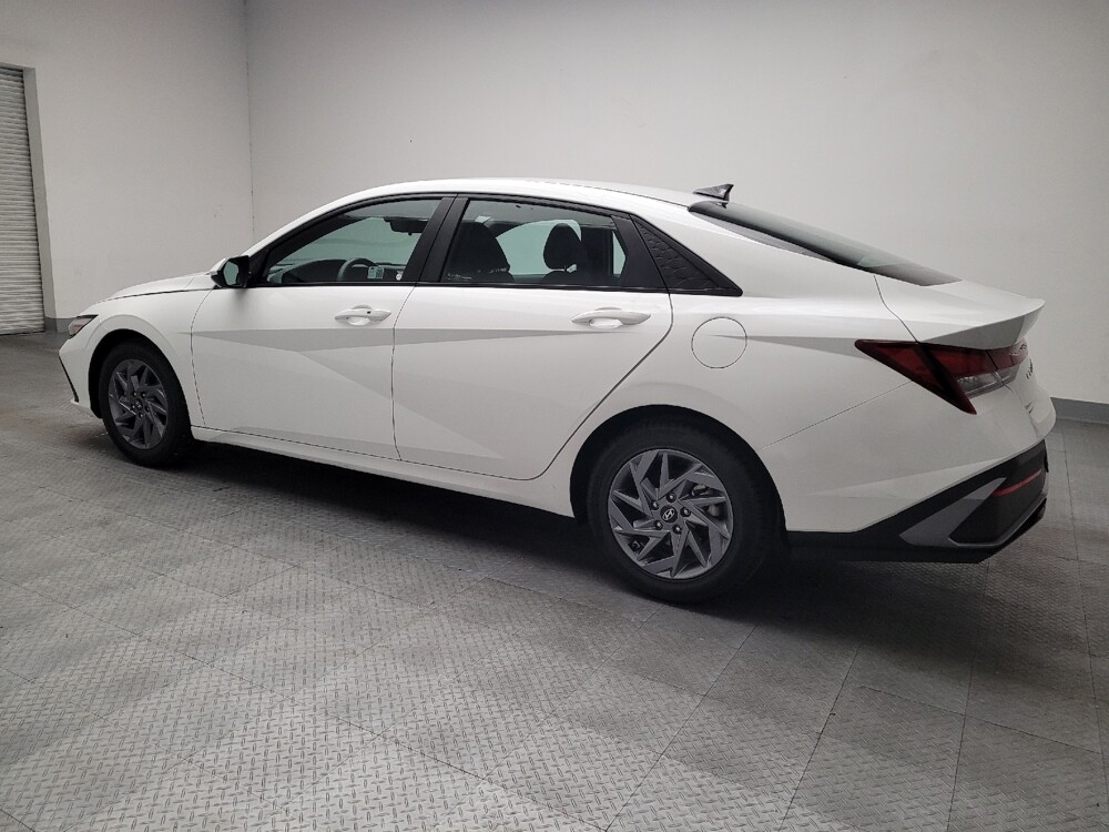 2024 Hyundai Elantra in Downey, CA 90241 - 18133223 3